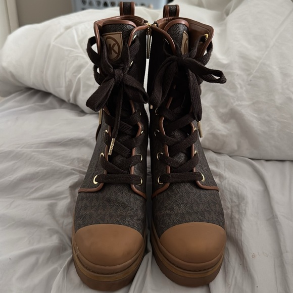 Michael Kors Corey lace up boot - Picture 4 of 6
